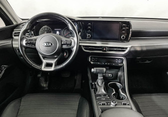 Подержанный автомобиль Kia K5 2020 года (12 фото)