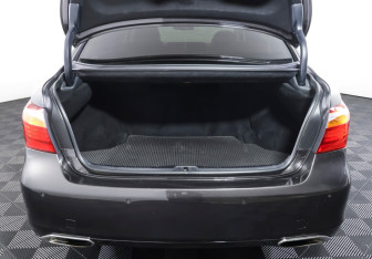 Подержанный автомобиль Lexus LS 2010 года (9 фото)