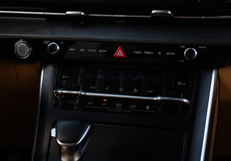 Подержанный автомобиль Kia Carnival 2022 года (15 фото)