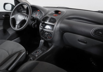 Подержанный автомобиль Peugeot 206 Hatchback 2007 года (9 фото)