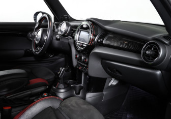 Подержанный автомобиль MINI Hatch 2018 года (11 фото)