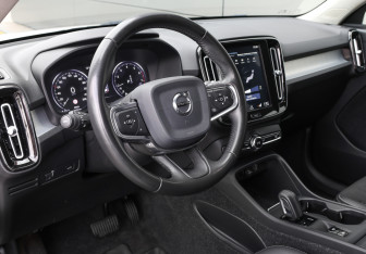 Подержанный автомобиль Volvo XC40 2019 года (15 фото)