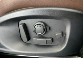 Подержанный автомобиль Jaguar F-Pace 2017 года (30 фото)