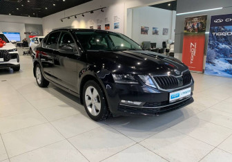 Подержанный автомобиль Skoda Octavia Liftback 2020 года (3 фото)