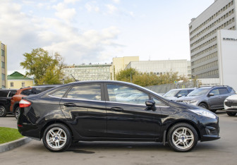 Подержанный автомобиль Ford Fiesta Sedan 2018 года (4 фото)