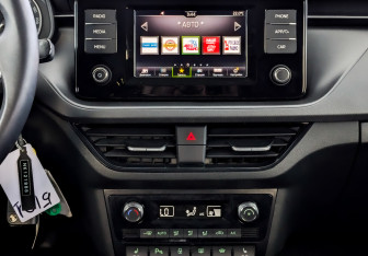 Подержанный автомобиль Skoda Rapid Liftback 2022 года (15 фото)