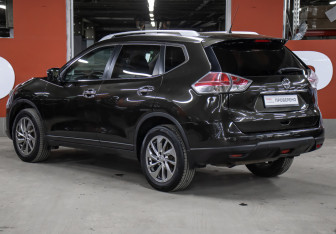 Подержанный автомобиль Nissan X-Trail 2016 года (7 фото)