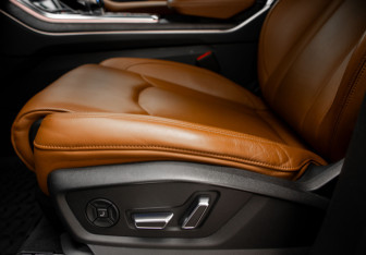 Подержанный автомобиль Audi Q8 2019 года (27 фото)
