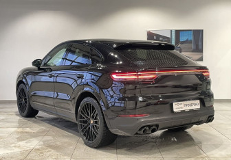 Подержанный автомобиль Porsche Cayenne 2019 года (7 фото)