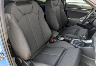 Подержанный автомобиль Audi Q3 2019 года (22 фото)