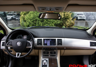 Подержанный автомобиль Jaguar XF Sedan 2013 года (9 фото)