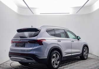 Подержанный автомобиль Hyundai Santa Fe 2021 года (5 фото)