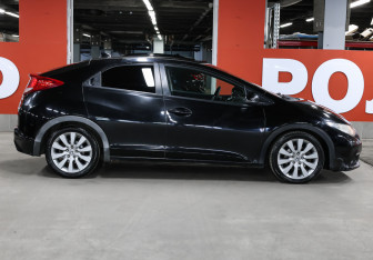 Подержанный автомобиль Honda Civic Hatchback 2012 года (3 фото)