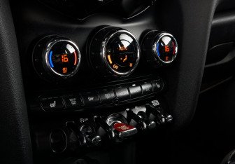 Подержанный автомобиль MINI Hatch 2019 года (21 фото)