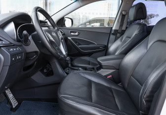 Подержанный автомобиль Hyundai Santa Fe 2012 года (16 фото)