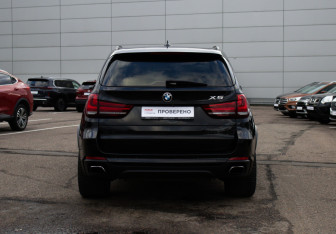 Подержанный автомобиль BMW X5 2013 года (6 фото)