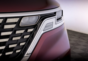 Подержанный автомобиль Kia Carnival 2022 года (17 фото)