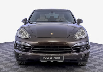 Подержанный автомобиль Porsche Cayenne 2014 года (2 фото)