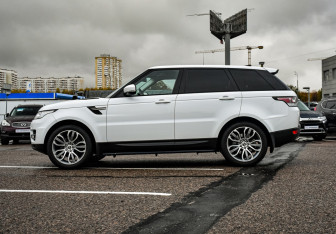 Подержанный автомобиль Land Rover Range Rover Sport 2017 года (8 фото)
