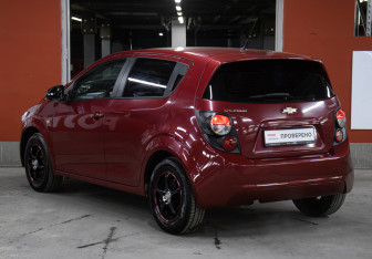 Подержанный автомобиль Chevrolet Aveo Hatchback 2014 года (7 фото)