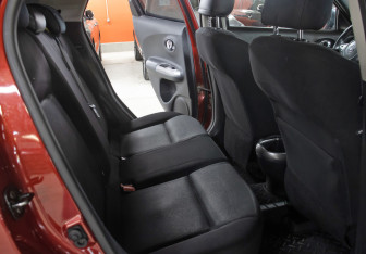 Подержанный автомобиль Nissan Juke 2012 года (12 фото)