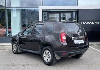 Подержанный автомобиль Renault Duster 2014 года (7 фото)
