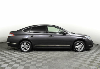 Подержанный автомобиль Nissan Teana 2013 года (4 фото)