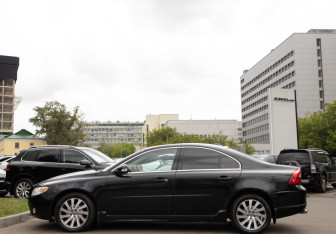 Подержанный автомобиль Volvo S80 2010 года (6 фото)