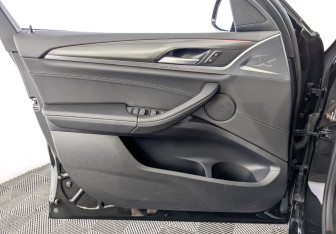 Подержанный автомобиль BMW X4 2024 года (19 фото)