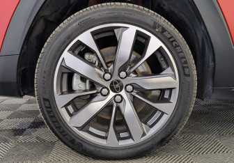 Подержанный автомобиль Москвич 3е 2023 года (12 фото)