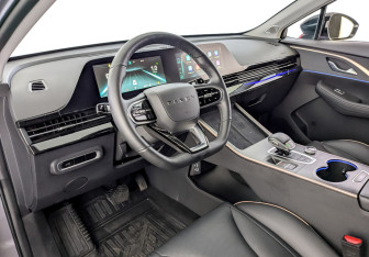 Подержанный автомобиль Omoda C5 2023 года (16 фото)