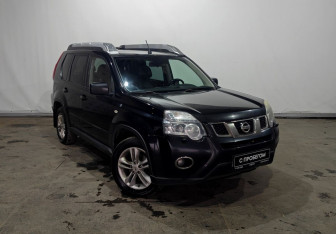 Подержанный автомобиль Nissan X-Trail 2011 года (3 фото)