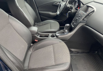 Подержанный автомобиль Opel Astra Hatchback 2010 года (9 фото)