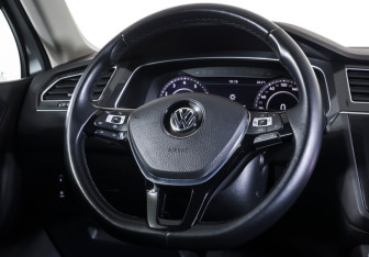 Подержанный автомобиль Volkswagen Tiguan 2018 года (13 фото)