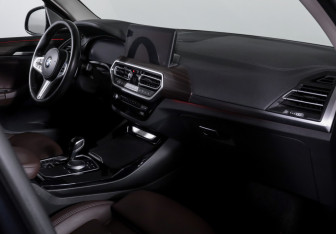 Подержанный автомобиль BMW X3 2022 года (11 фото)