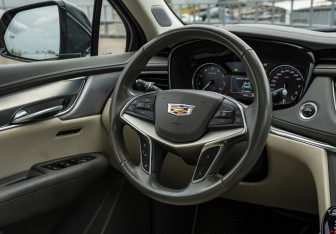 Подержанный автомобиль Cadillac XT5 2021 года (10 фото)