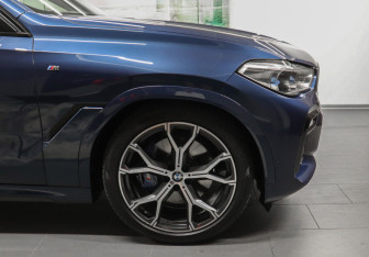 Подержанный автомобиль BMW X6 2020 года (8 фото)