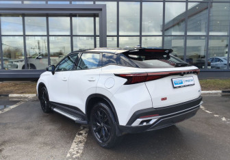 Подержанный автомобиль Omoda C5 2024 года (7 фото)