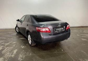 Подержанный автомобиль Toyota Camry Sedan 2010 года (4 фото)