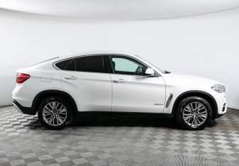Подержанный автомобиль BMW X6 2015 года (4 фото)