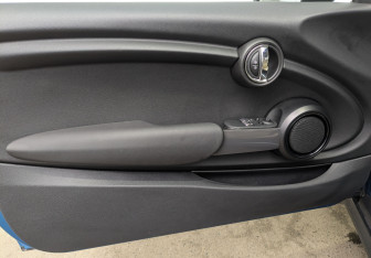 Подержанный автомобиль MINI Hatch 2021 года (18 фото)