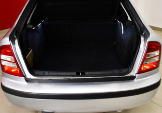 Подержанный автомобиль Skoda Octavia Liftback 2008 года (16 фото)