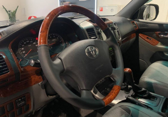 Подержанный автомобиль Toyota Land Cruiser Prado 2008 года (13 фото)