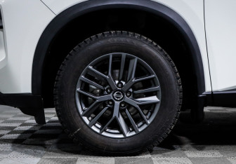 Подержанный автомобиль Nissan Rogue 2020 года (15 фото)