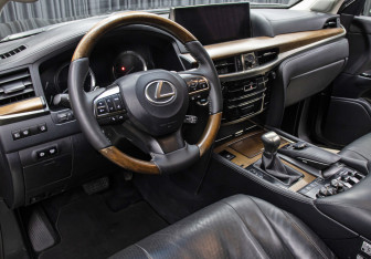 Подержанный автомобиль Lexus LX 2016 года (16 фото)