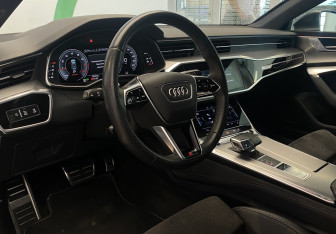 Подержанный автомобиль Audi A7 2021 года (16 фото)