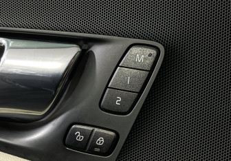 Подержанный автомобиль Volvo XC60 2021 года (16 фото)