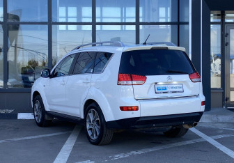 Подержанный автомобиль Citroen C-Crosser 2010 года (7 фото)