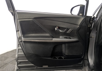 Подержанный автомобиль Toyota Venza 2013 года (18 фото)