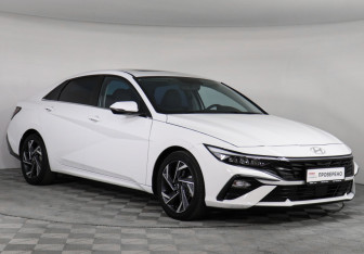 Подержанный автомобиль Hyundai Elantra Sedan 2023 года (3 фото)